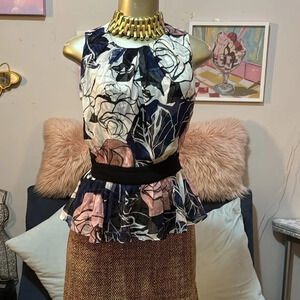 "DVF Silk Connie Top: Size 4. Luxe & stylish!"